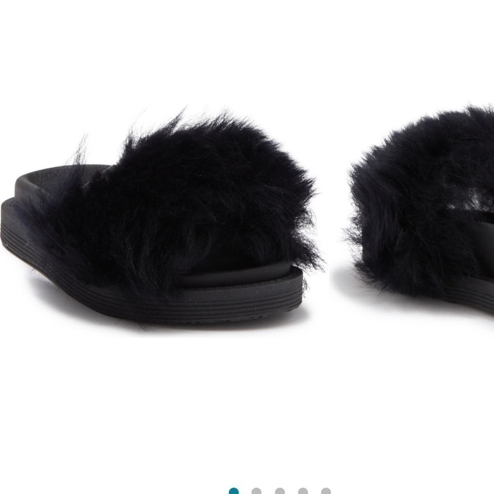 VERSACE
FAUX Fur Slide Sandal